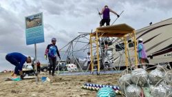 burning-man:-o-que-acontece-agora-com-72-mil-ilhados-por-lama-no-meio-do-deserto