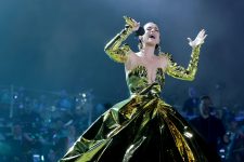 katy-perry-vende-direitos-de-cinco-albuns-em-acordo-avaliado-em-us$-225-milhoes