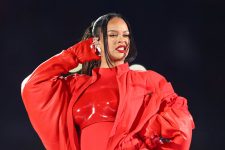 rihanna-faz-show-completo-pela-primeira-vez-desde-2016-ao-cantar-em-festa-de-filho-de-bilionario