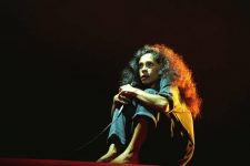 gal-costa-foi-a-gata-que,-ha-30-anos,-fez-a-caretice-‘subir-no-telhado’-com-show-moderno,-arrojado-e-teatral