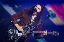 hozier-faz-melhor-show-do-lolla-ate-agora-com-simpatia,-blues-indie-rock-e-vozeirao