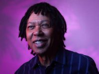 uma-noite-com-(a-musica-de)-djavan-na-trilha-ao-vivo-de-bar-do-rio-de-janeiro