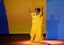 alcione-e-interpretada-por-lilian-valeska-nas-dramatizacoes-do-30o-premio-da-musica-brasileira