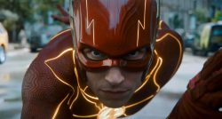 ‘the-flash’-abraca-nostalgia-com-performance-eficiente-de-ezra-miller