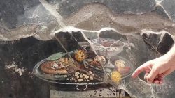 pintura-de-pizza-‘ancestral’-e-encontrada-em-ruinas-de-pompeia,-na-italia;-veja-video