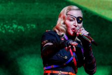 madonna-adia-turne-apos-internacao-na-uti-por-causa-de-infeccao-bacteriana