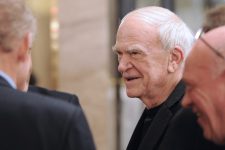 escritor-milan-kundera-morre-aos-94-anos,-diz-tv-checa