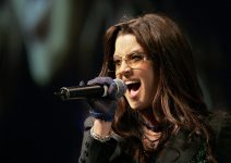 lisa-marie-presley,-filha-de-elvis,-morreu-por-complicacoes-de-cirurgia-bariatrica