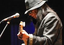 sixto-rodriguez,-cantor-de-‘sugar-man’,-morre-aos-81-anos