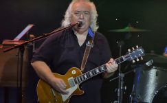 bernie-marsden,-ex-guitarrista-da-whitesnake,-morre-aos-72-anos