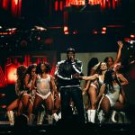 50-cent-arremessa-microfone-durante-show-e-acerta-fa-na-cabeca