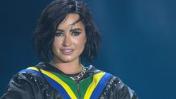 demi-lovato-usa-roupa-de-estilista-brasileira-em-show-no-the-town