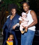 rihanna-e-a$ap-rocky-mostram-pela-primeira-vez-foto-do-segundo-filho