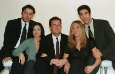 elenco-de-‘friends’-fala-pela-1a-vez-apos-morte-de-matthew-perry:-‘eramos-mais-do-que-apenas-colegas’