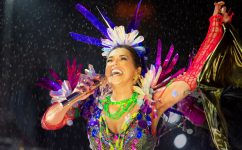 carnaval-de-daniela-mercury-ganha-calor-em-disco-ao-vivo-sem-atenuar-irregularidade-do-repertorio-da-artista