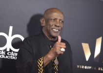 louis-gossett-jr.,-primeiro-negro-a-vencer-um-oscar-de-ator-coadjuvante,-morre-aos-87-anos