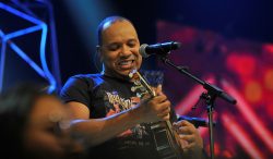 aos-14-anos,-anderson-leonardo-cantou-na-tv-com-roberto-carlos-e-grandes-nomes-do-samba;-video