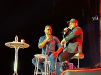 ze-neto-‘vira’-jose-rico-em-homenagem-a-lenda-sertaneja-durante-show-em-ribeirao-preto,-sp