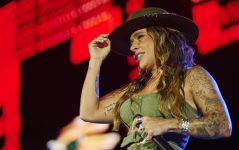 lauana-prado-diz-que-sertanejo-vive-revolucao-com-artistas-lgbtqia+:-‘mercado-tem-mais-respeito’