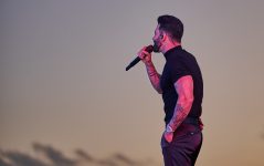 video-mostra-gusttavo-lima-parando-show-ao-ver-homem-agredindo-mulher-no-rodeio-de-ribeirao-preto,-sp