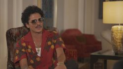 fenomeno-do-pop,-bruno-mars-volta-ao-brasil-para-uma-temporada-de-quatro-shows-em-outubro;-veja-a-entrevista