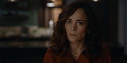 alice-braga-estrela-serie-‘materia-escura’-e-fala-sobre-‘abrir-portas’-para-brasileiros-em-hollywood:-‘a-gente-nunca-caminha-so’