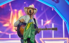 cauboi-texano,-cody-johnson-conquista-arena-de-barretos-com-bandeira-do-brasil,-exaltacao-ao-country-e-lagrimas