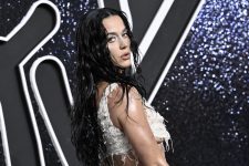 katy-perry-busca-redencao-no-rock-in-rio-apos-fase-‘amaldicoada’;-leia-analise