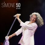 simone-esta-bem-na-foto-de-album-ao-vivo-que-eterniza-a-felicidade-do-show-dos-50-anos-de-carreira-da-cantora